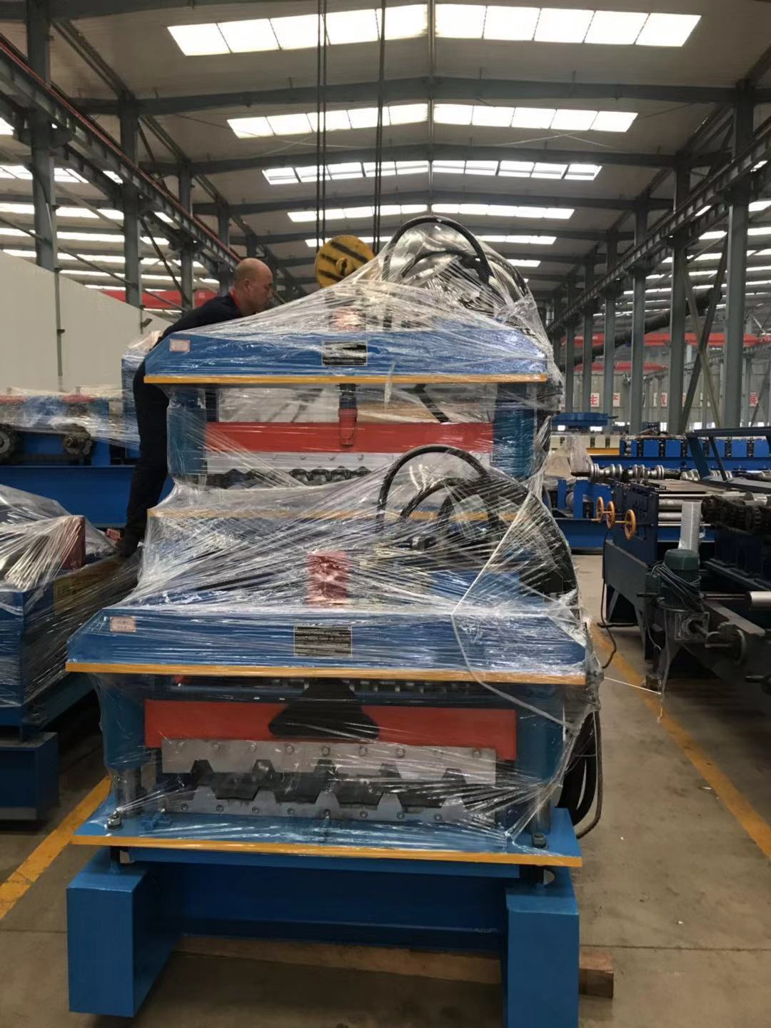 Loading roll forming  machines in Container