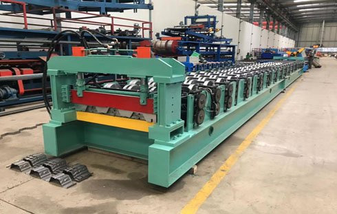 Floor deck roll forming machine